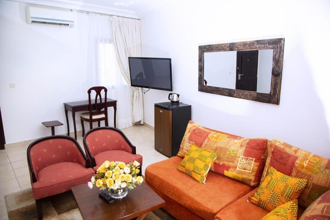 Cypa Hotel Abidjan Exterior photo