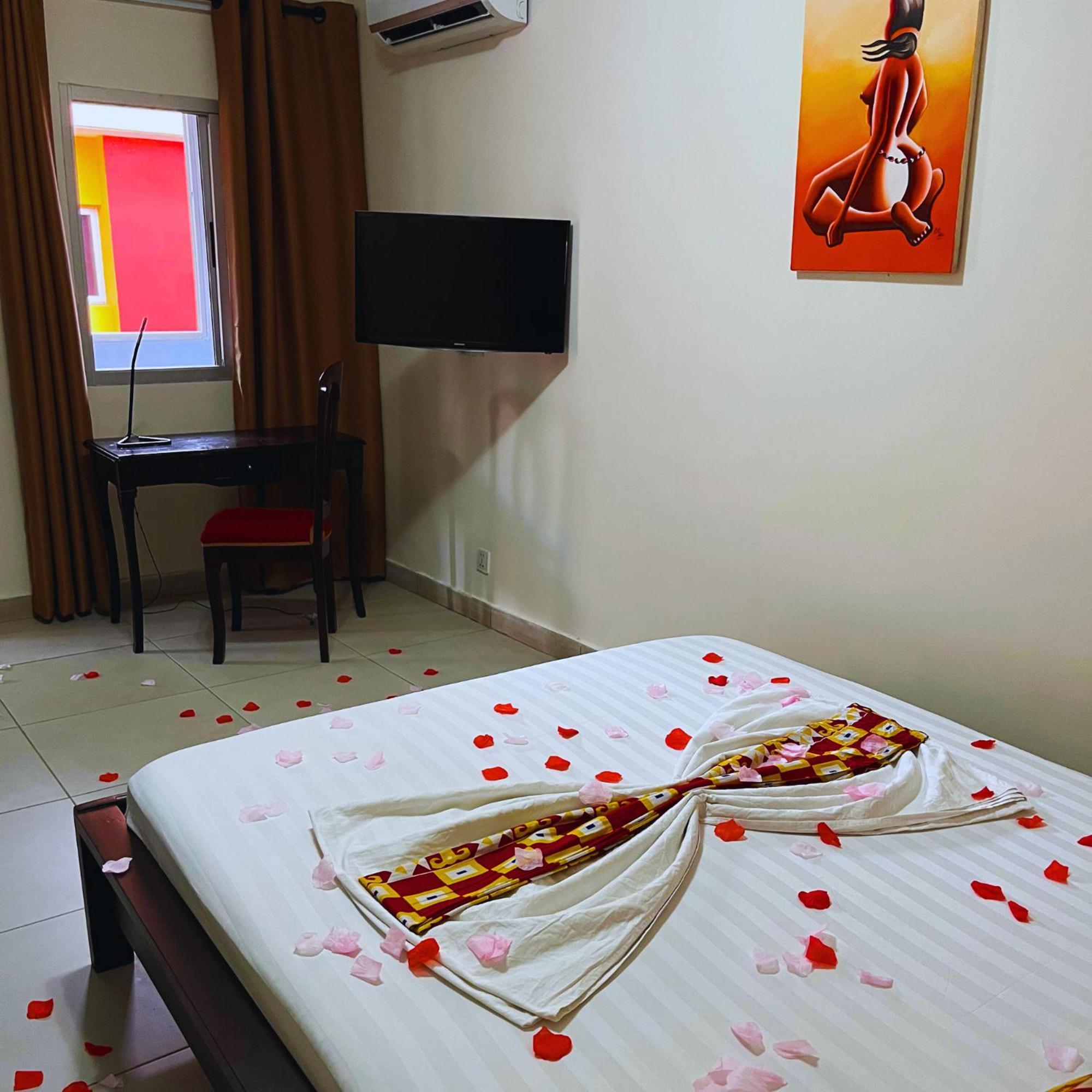 Cypa Hotel Abidjan Exterior photo