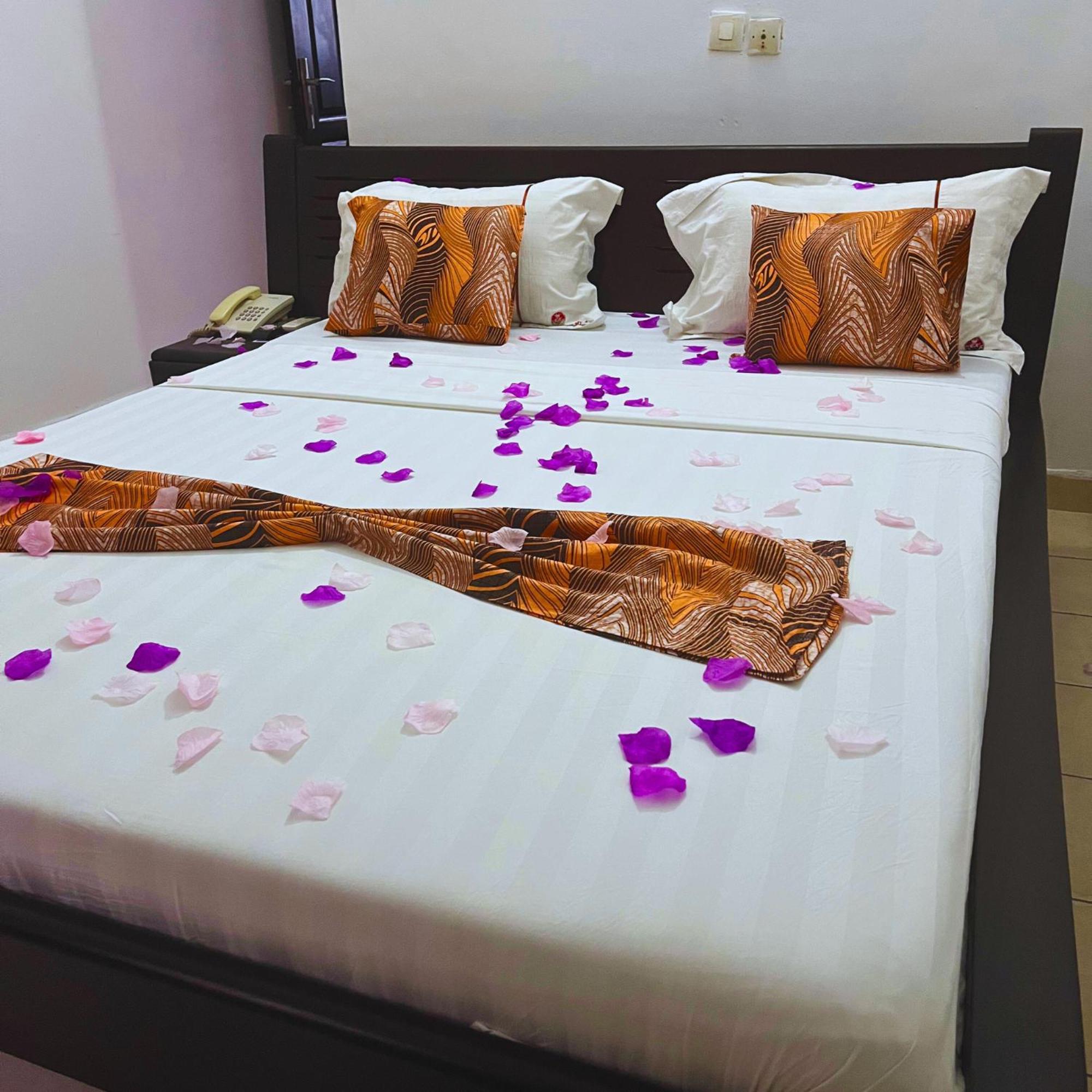 Cypa Hotel Abidjan Exterior photo